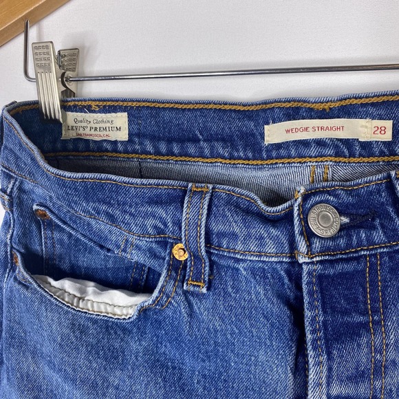 Levi Strauss Premium Wedgie Straight Raw Hem Button Fly Big E Women's SZ 28 - Picture 4 of 8